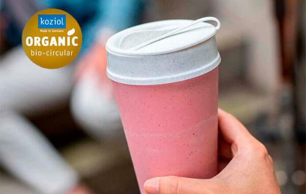 Becher aus organic bio circular Material.